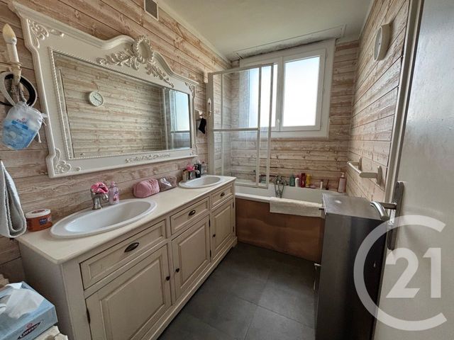 maison à vendre - 6 pièces - 159.1 m2 - AMBARES ET LAGRAVE - 33 - AQUITAINE - Century 21 Estuaire