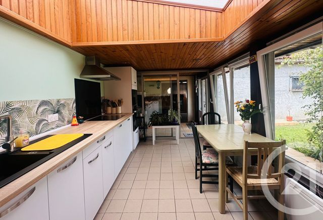 maison à vendre - 5 pièces - 105.22 m2 - ST YZAN DE SOUDIAC - 33 - AQUITAINE - Century 21 Estuaire