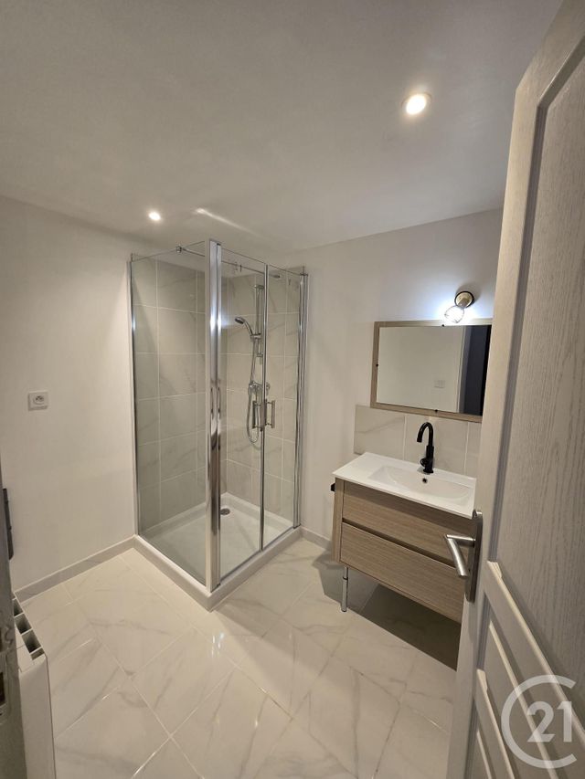 Appartement F4 à louer - 4 pièces - 75.3 m2 - ST PHILIPPE D AIGUILLE - 33 - AQUITAINE - Century 21 Estuaire