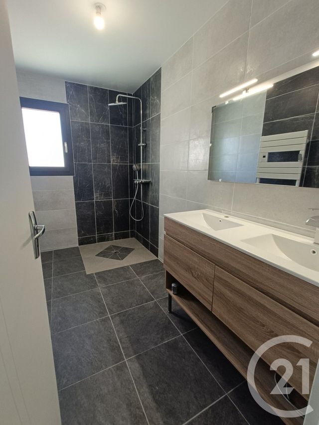 maison à louer - 4 pièces - 82.7 m2 - LARUSCADE - 33 - AQUITAINE - Century 21 Estuaire