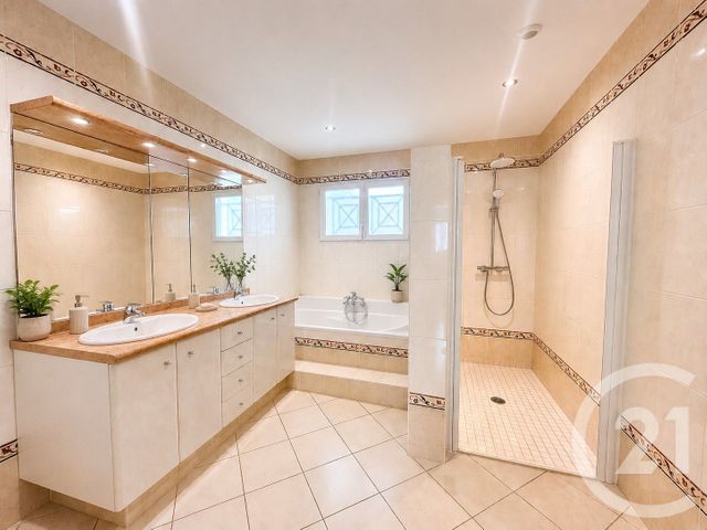 maison à vendre - 6 pièces - 167.88 m2 - LA LANDE DE FRONSAC - 33 - AQUITAINE - Century 21 Estuaire