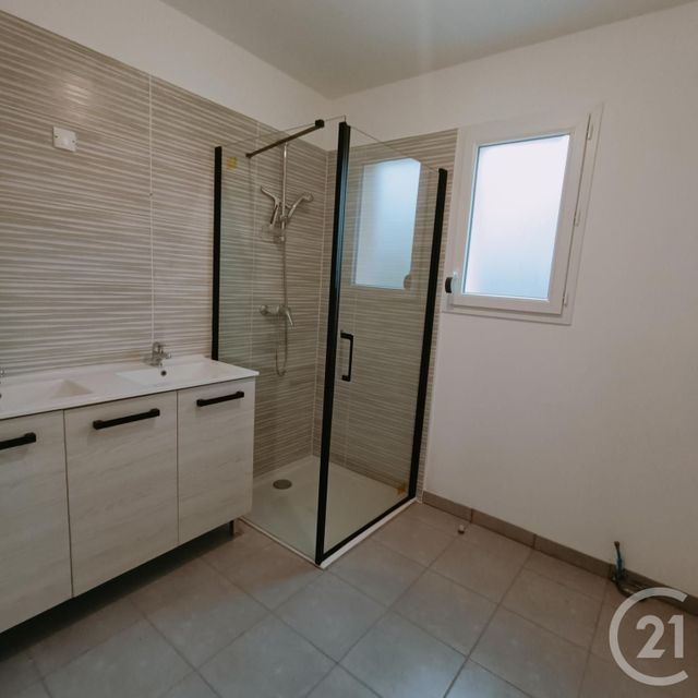 maison à louer - 4 pièces - 105.01 m2 - CUBZAC LES PONTS - 33 - AQUITAINE - Century 21 Estuaire